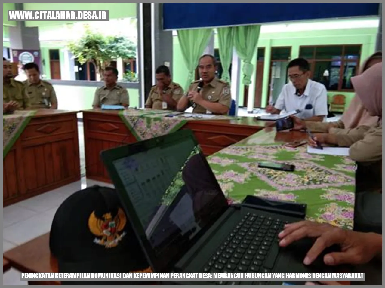 Peningkatan Keterampilan Komunikasi dan Kepemimpinan Perangkat Desa: Membangun Hubungan yang Harmonis dengan Masyarakat